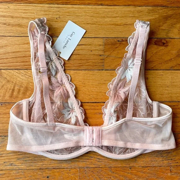 🐩💋Guy Laroche Paris 💋🐩 - Unlined High Apex Embroidery Bra - NWT - 34C - Picture 3 of 5